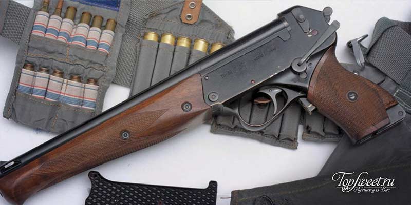 Weapons in Cosmos Do not be afraid, these weapons are not mass destruction, capable of destroying extraterrestrial civilizations and And our Planet.This is the usual pistols called "The survival weapon of the cosmonauts SONAS (Small Arms of Worn Emergency Stock) is known under the indices of TP-82 or TOZ-82. </p>
<p> And it all began in the distant 1965. After the flight in Space on the Vostok-2 spacecraft, cosmonauts Alexei Leonov and Pavel Belyaev made an emergency landing outside the flight set by the flight and found themselves in a dense, impenetrable winter taiga. The cosmonauts spent two days in anticipation of a search and rescue expedition. Makarov pistol, which was for the astronauts at the time was not suitable for protection against wild animals. For two days the peasants had to eat something, because the supply of food on the ship did not envisage a similar situation. As it turned out, "Makarov" is not very convenient and effective as a hunting weapon. </p>
<p> Having become a big boss and taking up the post of deputy head of the Cosmonaut Training Center, Leonov, recalling the history of his emergency landing, put forward the idea of creating cosmonauts Special weapons. </p>
<p> The designers of weapons factories quickly embodied the idea. In the summer of 1982 on board the "Soyuz-6" in portable emergency astronaut entered the gun TP-82. It was a truly unique weapon, its multifunctionality can help astronauts survive in extreme conditions. </p>
<p> The pistol consists of three trunks. The upper two smoothbore barrels are designed for hunting cartridges of 32 caliber. Lower rifled barrel - for a 5.4-caliber cartridge. For aimed fire kit includes detachable butt a machete with a trapezoidal blade. The attachment is fastened to the bottom of the handle of the gun. In a set of 11 cartridges, there are also signal rockets to give a distress signal. </p>
<p> We do not know exactly whether our cosmonauts had to use the TP-82, but let all the landings be regular, not emergency ones. In 1987, the production of such pistols was discontinued. The Small Arms of the TP-82 entered the Worn Wreck Reserve until 2007. This year the storage period for cartridges to TP-82 has expired. </p>
<p><h5> <span> ✰ ✰ ✰ </span> </h5>
</p>
<p> <span class=