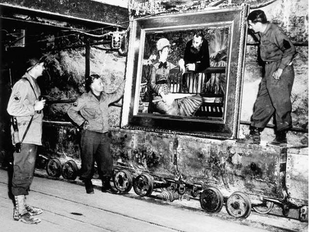 monuments-men-with-painting-in-tunnel
