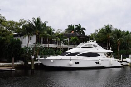 Illustrative stock photo: Fort Lauderdale, New River, luna llena